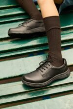 Zapato Finn Pasador Color Negro - Imagen 2