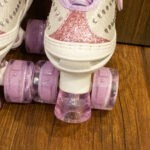 Patines Quads con Luces Modelo Color Blanco con Lila - Imagen 3