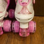 Patines Quads con Luces Modelo Color Blanco con Rosado - Imagen 3