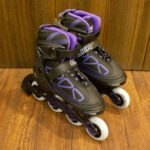 Patines Lineales Modelo Color Negro con Lila - Imagen 2