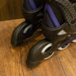 Patines Lineales Modelo Color Negro con Lila - Imagen 3