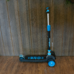 Scooter Tri-Rueda Bumblebee Color Negro con Azul