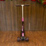 Scooter Tri-Rueda Bumblebee Color Negro con Fucsia - Imagen 4