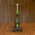 Scooter Tri-Rueda Bumblebee Color Negro con Verde - Imagen 4