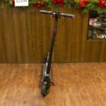 Scooter Tipo Modelo Color Negro con Morado - Imagen 4