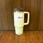Taza con Cañita Wecool 30 oz. Modelo Color Verde