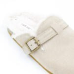 Zuecos Unisex Cozy Color Beige - Imagen 3